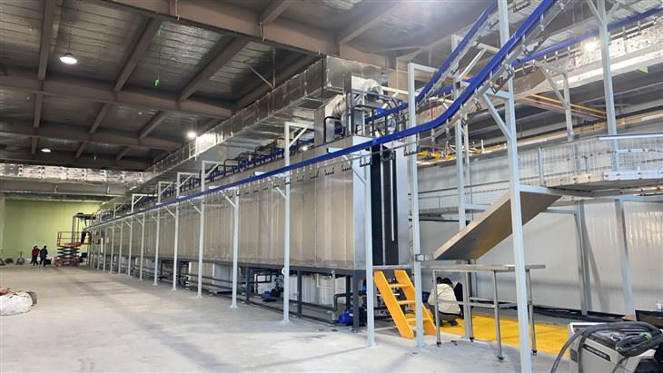 Teljesen automata porszórt vonal fémtermékek felületkezeléséhez